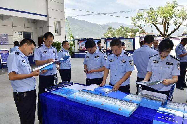 智璟無人機(jī)立足70周年國(guó)慶大慶, 為漢陰警務(wù)保障工作保駕護(hù)航 智璟無人機(jī)立足70周年國(guó)慶大慶, 為漢陰警務(wù)保障工作保駕護(hù)航